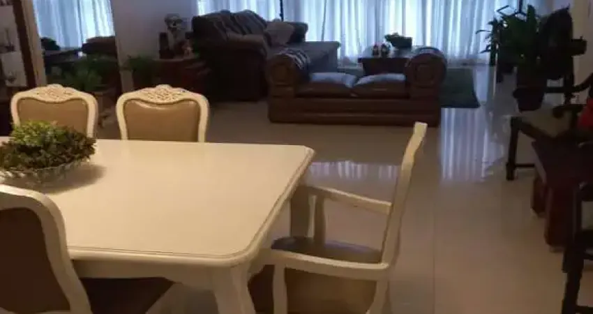 Encantador apartamento de 176m² no Condomínio Edifício Guarujá Tower à 300Mts da Praia
