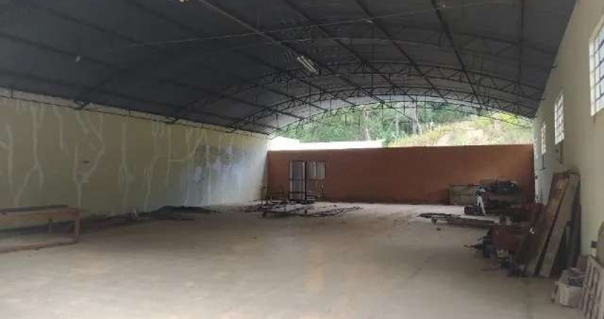 Galpão  de 2200m² com Casa Acoplada Localizada em Mairinque!