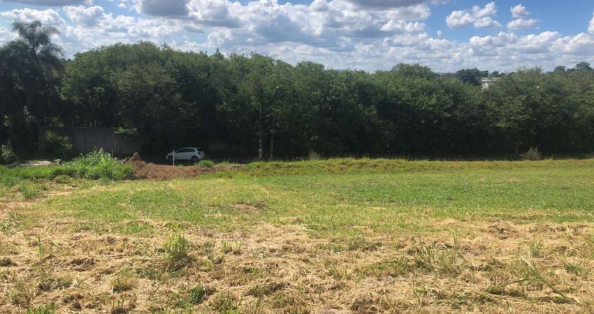 Lindo terreno de 1.000,00m² Localizado no Condominio Villa Toscana!