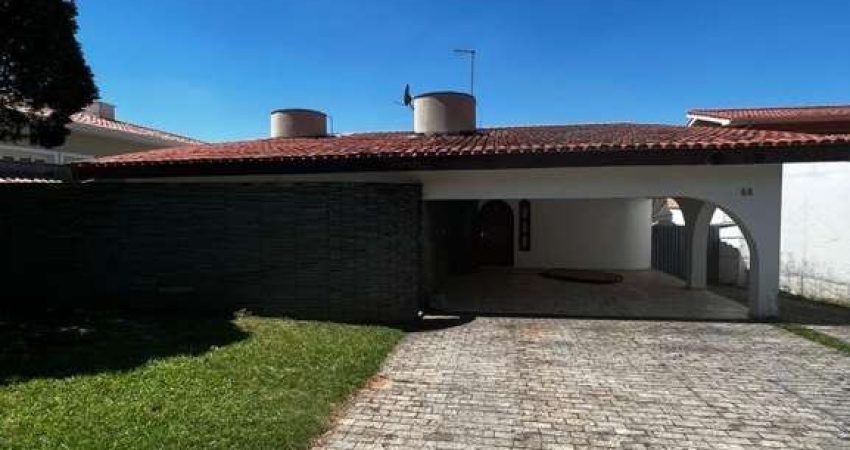 Casa Luxuosa no Condomínio Village D'Avignon - 620 m² de Terreno e 320 m² de Construção