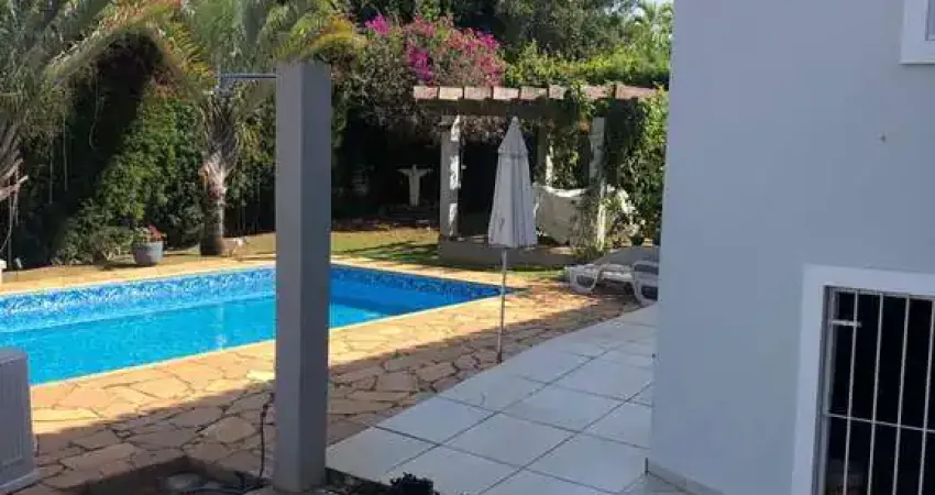 Condomínio Portal do Sabiá ? Casa 3 Suítes, 1 Quarto, Área Gourmet de 90m², Escritório, 330m² de Construção
