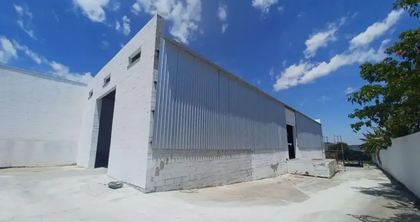 Belo galpão 800m² com pé direito alto, encostado na Rodovia Raposo Tavares- Sorocaba/SP
