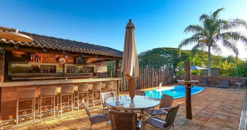 Permuta por Casa em Avaré/SP, Botucatu/SP ou Litoral/SP - Chacará em Terreno de 1.090 m² com 400 m² Construídos, Lazer Completo e Estrutura Impecável