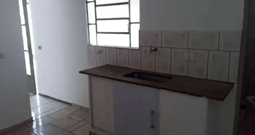 Casa com 1 dormitório para alugar, 0 m² por R$ 680,00/mês - Vila Pires - Santa Bárbara D'Oeste/SP