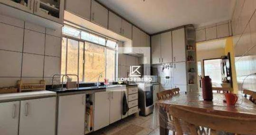 Sobrado com 7 dormitórios à venda, 150 m² por R$ 700.000,00 - Vila Suíça - Santo André/SP