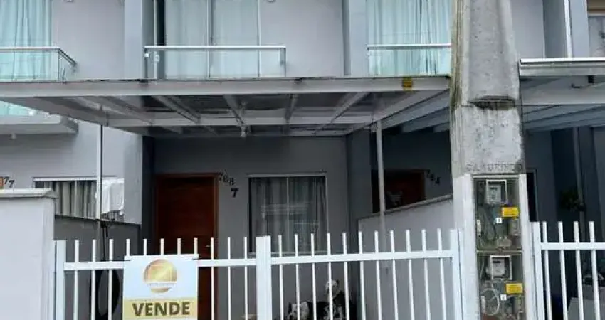 Casa à venda na Rua Antônio Gonçalves, Espinheiros, Joinville