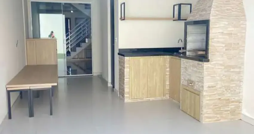 Casa à venda na Rua Pasteur, Iririú, Joinville