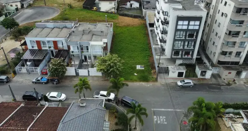 Terreno à venda na Rua Hermínia Pensk, Vila Nova, Joinville