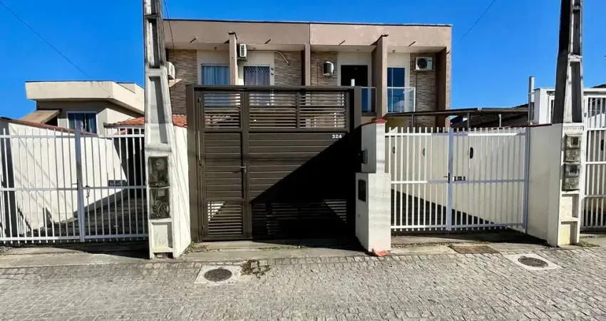 Casa à venda na Rua Suburbana, 334, Itaum, Joinville