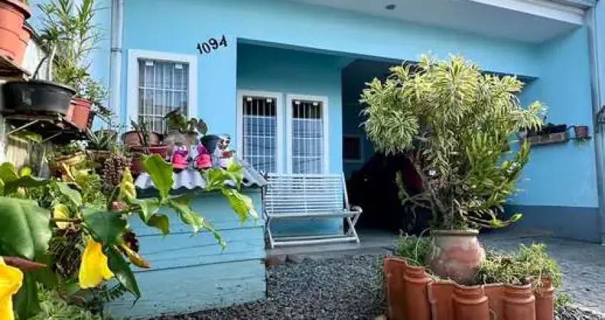 Sobrado geminado no espinheiros, menor metros quadrado da região!