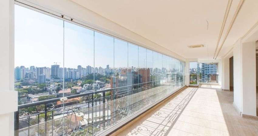 Moema: 4 Suítes | 5 Vagas | 405 m² úteis