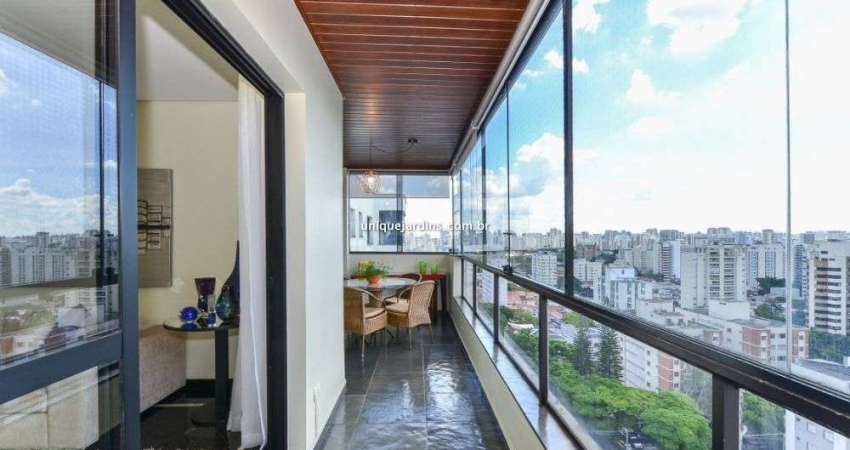Moema: 3 Suítes | 4 Vagas | 250 m² úteis