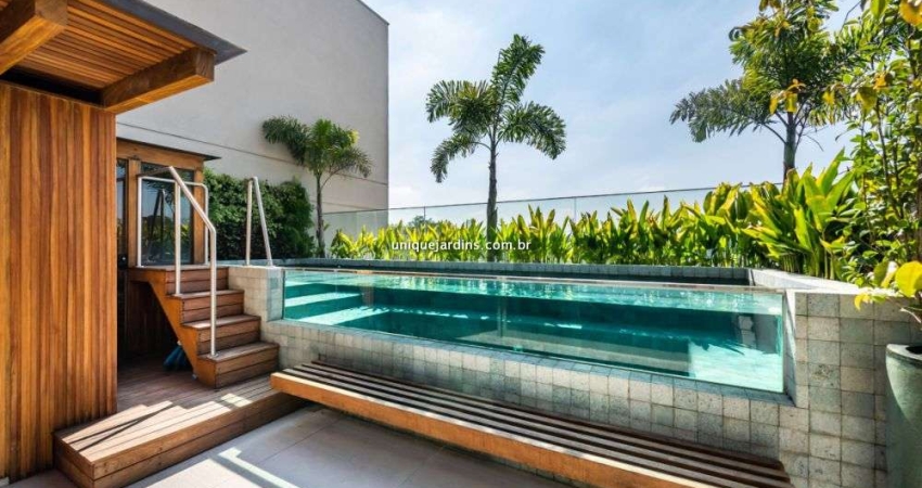 Alto de Pinheiros: 3 Suítes | 4 Vagas | 378 m² úteis