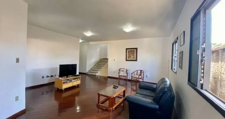 Casa com entrada independente 3 quartos sendo um com suite à venda, 220 m² por R$ 599.000 - Copacabana - Belo Horizonte/MG