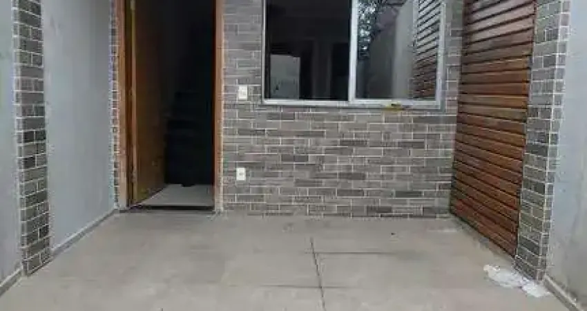 Casa geminada com entrada independente com 02 quartos no valor de 360.000 no bairro Xangrila Contagem