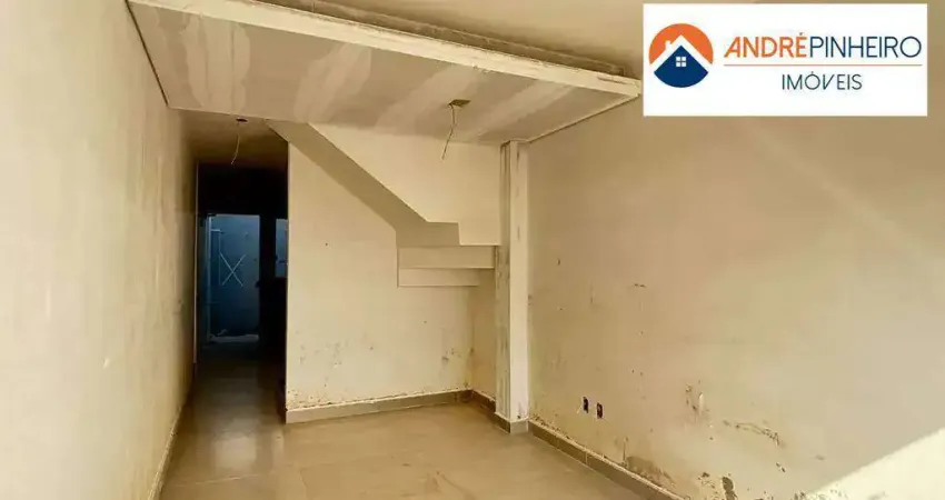 Casa duplex com entrada independente com 02 quartos sendo 02 com suítes no bairro santa monica