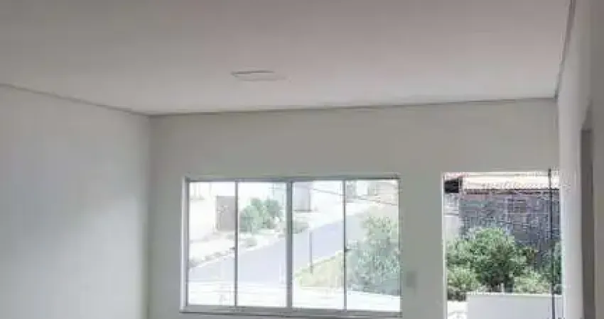 Vendo casa geminada com 03 quartos com 110²m construídos no valor de 350.000,00 no bairro Gávea.