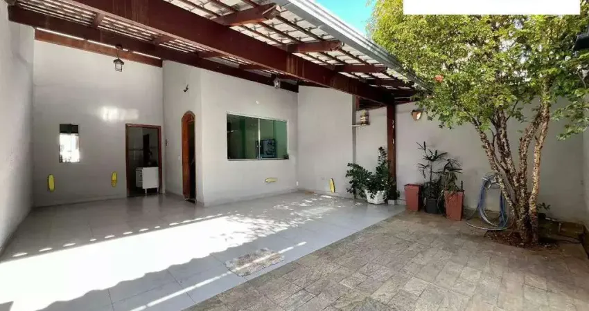Vendo casa geminada linear com entrada independente com 03 quartos sendo um com suite, 110m² no valor de 700.000,00 no bairro Planalto