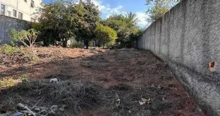 Vendo terreno com 750m² no valor de 699.000 no bairro Trevo