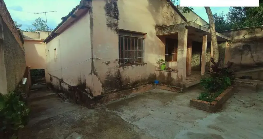 Terrreno com 480m² e uma casa para reforma com 3 quartos 2 banhos 3 e 4 vagas no bairro planalto!