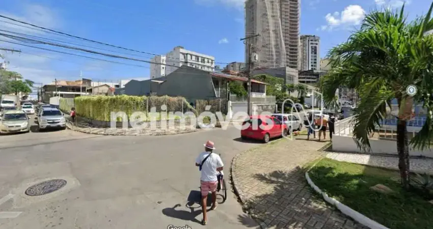 Excelente oportunidade! terreno espaçoso de 440m²; localizado no rio vermelho.