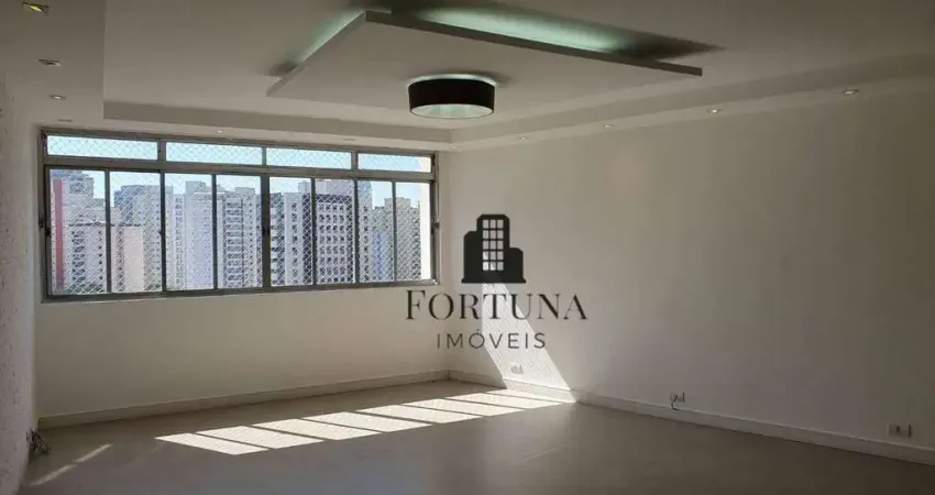 Apartamento muito espaçoso e bem localizado,  a 4 minutos a pé da Praça da Árvore