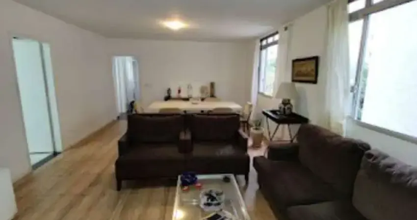Apartamento á venda no Jardim Paulista com  134 m2 com 03 dts sendo 1 suite e 02 vagas.