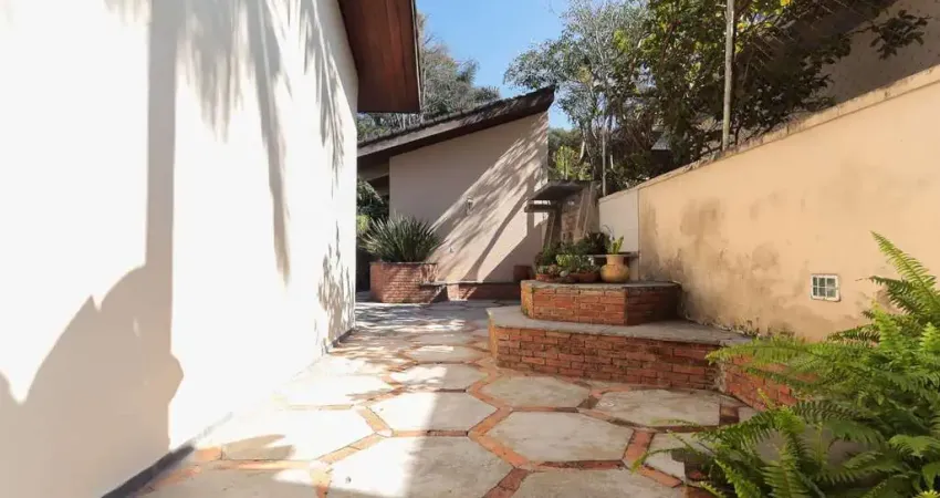Excelente sobrado a venda e locação, com 3 dormitórios sendo 2 deles suítes e piscina, localizado em  santo amaro
