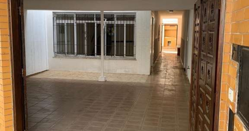 Excelente casa localizado no Jardim da Glória, com 4 dormitórios, 2 vagas de garagem, e 150M²