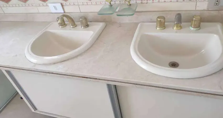 Apartamento de 230m² à venda, moema, são paulo, sp. com 4 dormitórios sendo 2 suítes, salas de estar, jantar e tv, 4 vagas para auto.