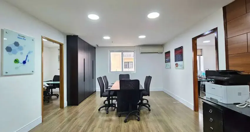 Conjunto comercial à venda, Moema, São Paulo, SP. com 5 Salas, 3 Banheiro, 4 Vagas para auto, Porta