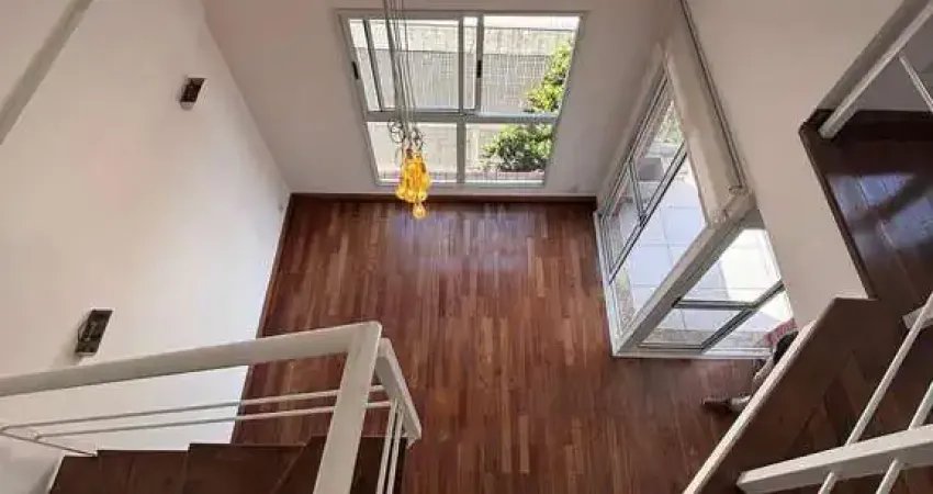 Apartamento para locação, com 2 vagas, mezanino e pé direito alto localizado em Pinheiros, São Paul
