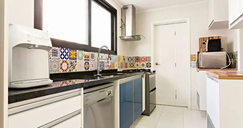 Apartamento de 245m² mobiliado para locação, moema, são paulo, sp. com 4 suítes, 2 salas amplas, 3 vagas de garagem.