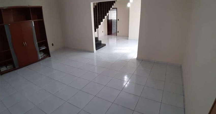 Sobrado à venda, com 3 dormitorios, 1 suite, 4 vagas e 280M², localizado na Vila Gomes, São Paulo,