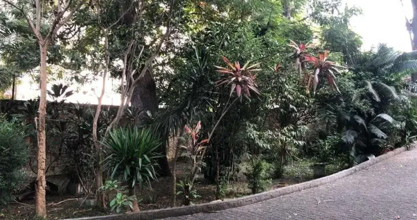 Sobrado para locação com 8 dormitórios, 3 suítes, 10 vagas de garagem, localizado no paraíso