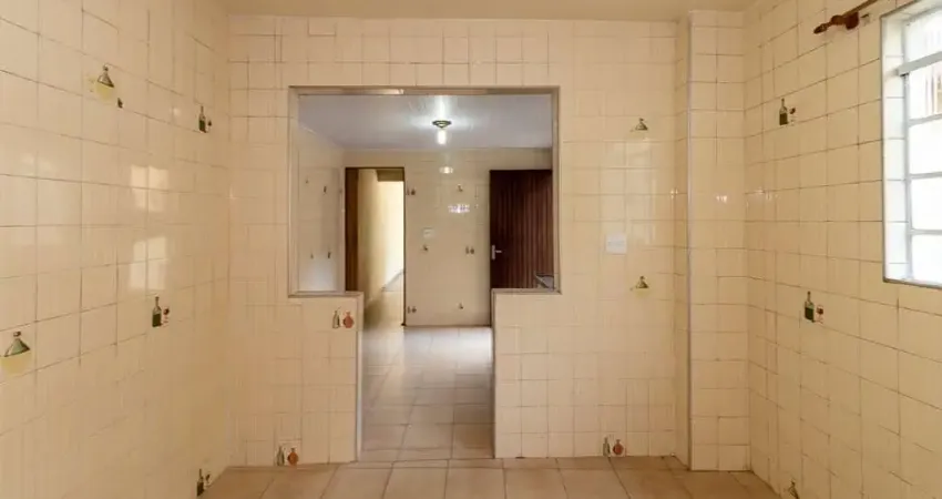 Casa de 150m² à venda, saúde, são paulo, sp.  com 4 dormitórios amplos, sala de estar,  quintal gramado, 1 vaga de garagem.