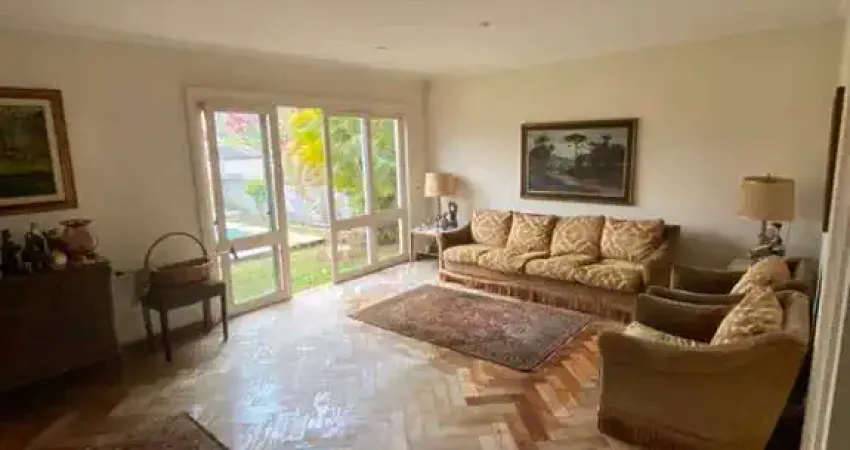 Sobrado à venda, com 4 dormitórios, 4 suites, 4 vagas e 350M², localizado no Morumbi, São Paulo, SP