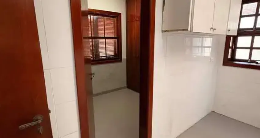 Sobrado à venda, com 4 dormitorios, 1 suite, 2 vagas e 450m², localizado no jardim das vertentes, são paulo