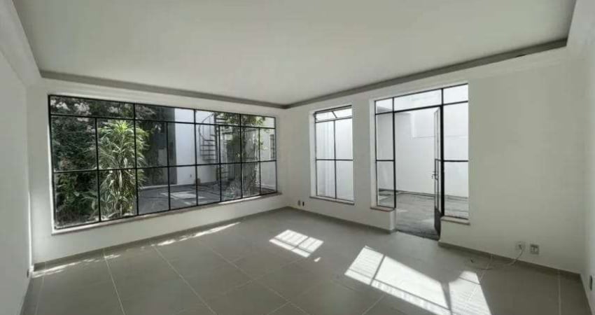 Sobrado à venda, com 5 dormitorios, 3 vagas, 1 suite e 250M², localizado no Jardim Bela Vista, Cerq