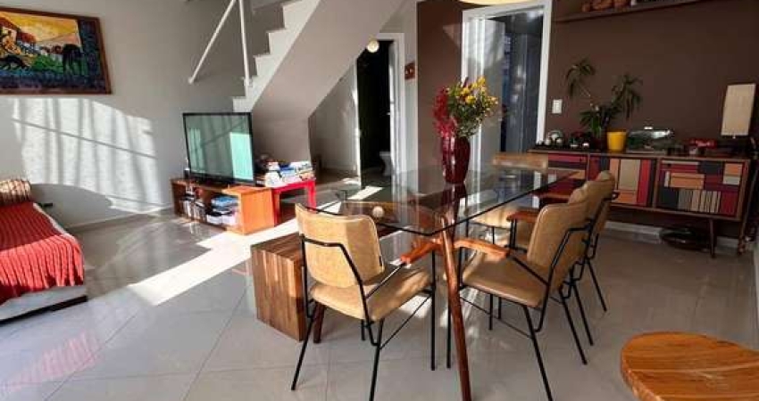 Casa à venda, em condominio, com 3 dormitórios, 1 suíte, 2 vagas, localizado no Jardim Pinheiros
