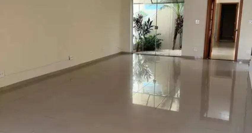 Casa Alto Padrão para venda, com 4 dormitorios, 4 suites, 2 vagas e 350M², localizado no Centro de