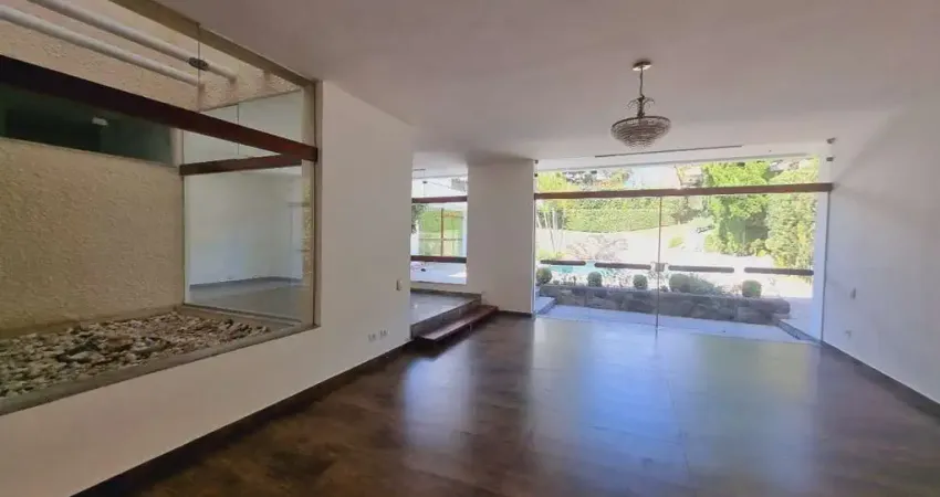 Casa à venda, 4 dormitorios, 2 suites, 4 vagas e 945m2 localizado em Interlagos, São Paulo, SP