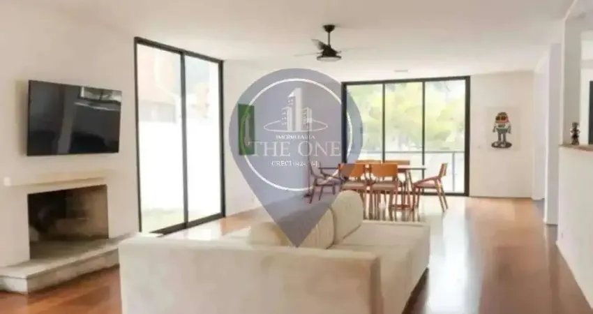 Casa de luxo para venda ou locação em cidade] - bairro]  5 quartos, 2 suítes, 5 banheiros, 2 vagas de garagem  450m² de área.