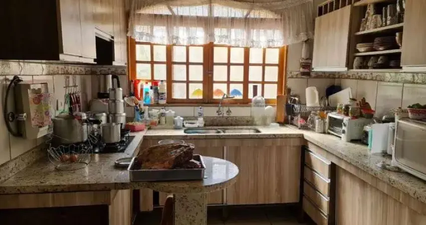 Sobrado de 300m² à venda, vila monumento, são paulo, sp. com  6 dormitórios, sala ampla, sacada, 5 vagas de garagem.