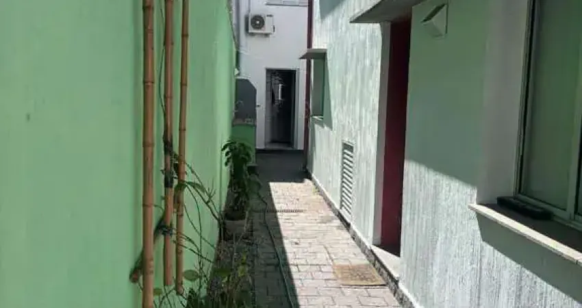 Sobrado de 145m² à venda, santo amaro, são paulo, sp. com 2 suítes, ambiente para 3 salas, cozinha integrada, lavabo, área de serviço, 2 vagas para auto