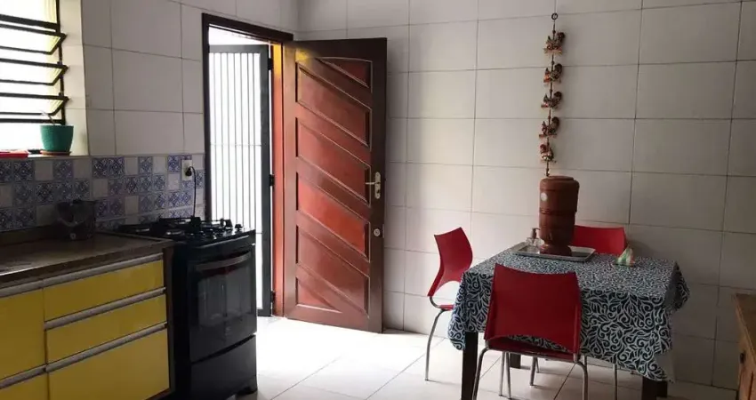 Sobrado de 149m²  à venda, jardim das acácias, são paulo, sp com 3 dormitórios, 2 banheiros, 1 lavabo; edícula, garagem para 2 carros, quintal