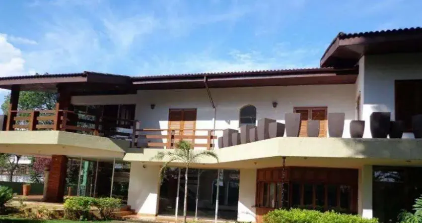 Sobrado para venda com 4 dormitorios, 1 suite, 3 vagas e 840m²,  localizado em interlagos