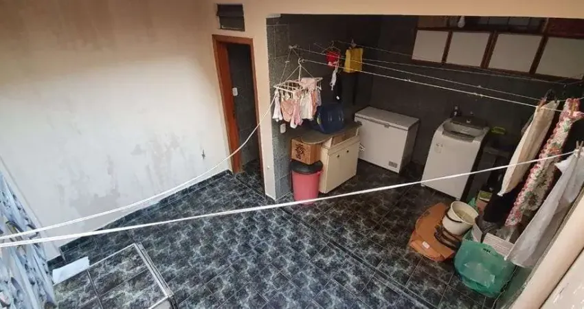 Lindo sobrado a venda no campo belo com 3 dormitórios, 2 banheiros, 1 vagas.