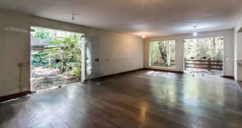 Casa à venda com 2000m² de terreno com muito verde, 5 suites, jardim dos estados