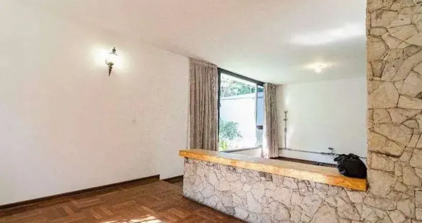 Lindo sobrado a venda com 3 dormitórios, 1 suíte, 3 vagas e 230m², localizado no jardim das bandeiras